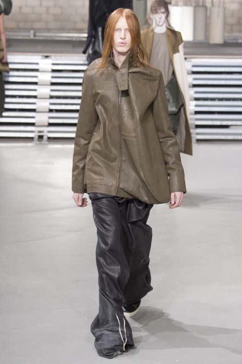 不可解な構造ながらも見る者を圧倒した Rick Owens の2017年秋冬コレクション
