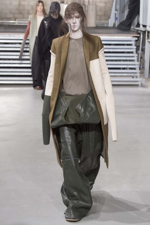 不可解な構造ながらも見る者を圧倒した Rick Owens の2017年秋冬コレクション