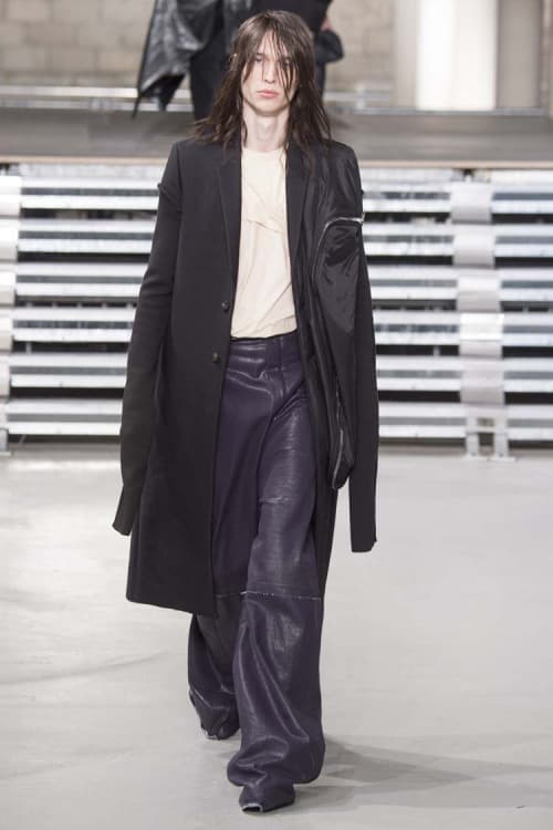 不可解な構造ながらも見る者を圧倒した Rick Owens の2017年秋冬コレクション