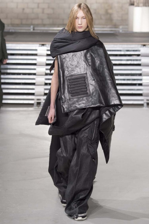 不可解な構造ながらも見る者を圧倒した Rick Owens の2017年秋冬コレクション