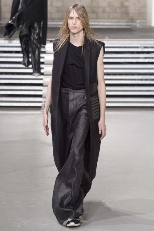 不可解な構造ながらも見る者を圧倒した Rick Owens の2017年秋冬コレクション