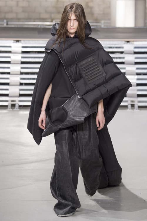 不可解な構造ながらも見る者を圧倒した Rick Owens の2017年秋冬コレクション