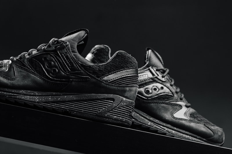 漆黒の Saucony Grid 8500 Weave