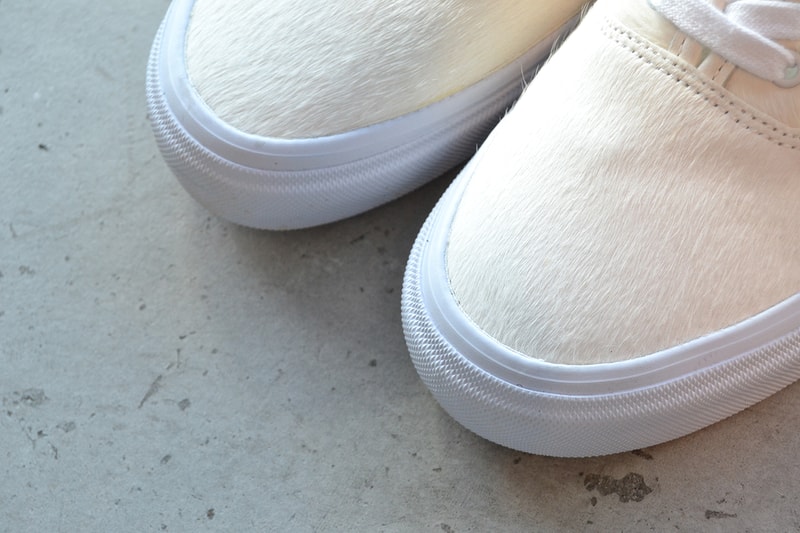 UPDATE: Vans と UNIVERSAL PRODUCTS がハラコレザーを採用した Authentic をリリース