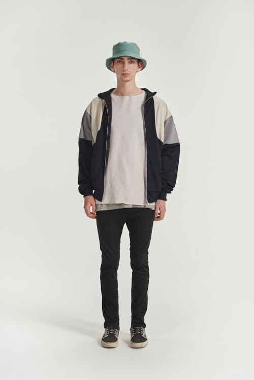 80年代末から90年代初頭の音楽ムーブメントにヒントを得た VAPORIZE 2017年春夏コレクション