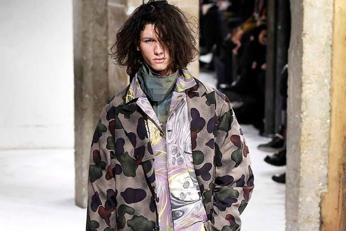 力強さと芸術性が共存する Yohji Yamamoto の2017年秋冬コレクション