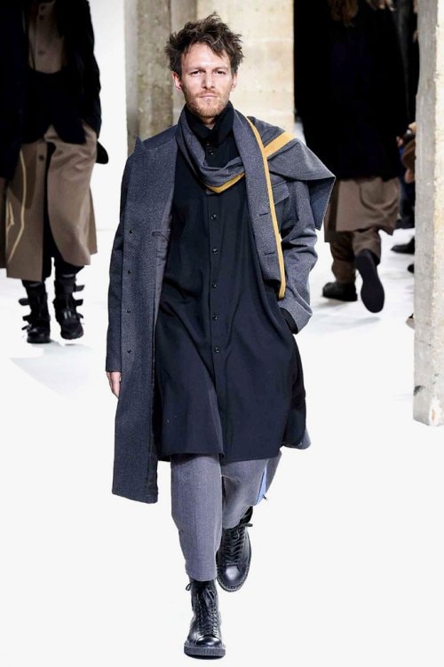 力強さと芸術性が共存する Yohji Yamamoto の2017年秋冬コレクション