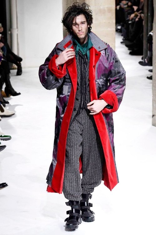 力強さと芸術性が共存する Yohji Yamamoto の2017年秋冬コレクション