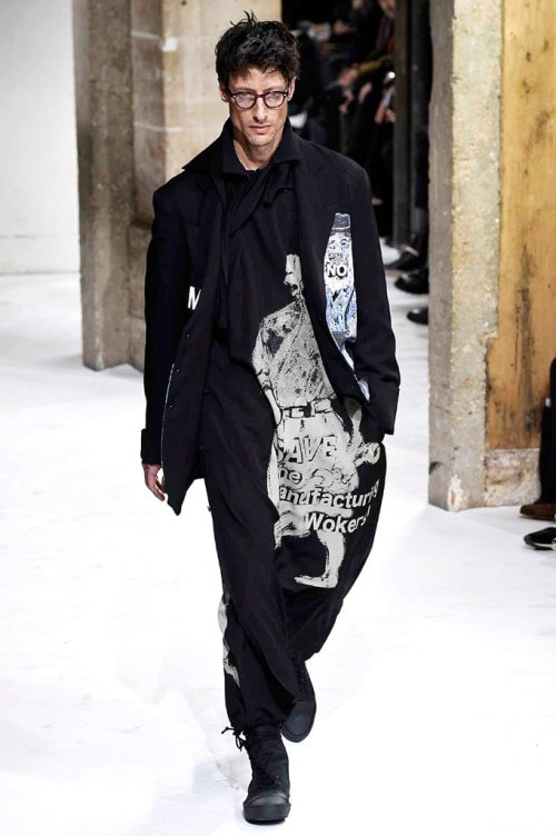 力強さと芸術性が共存する Yohji Yamamoto の2017年秋冬コレクション