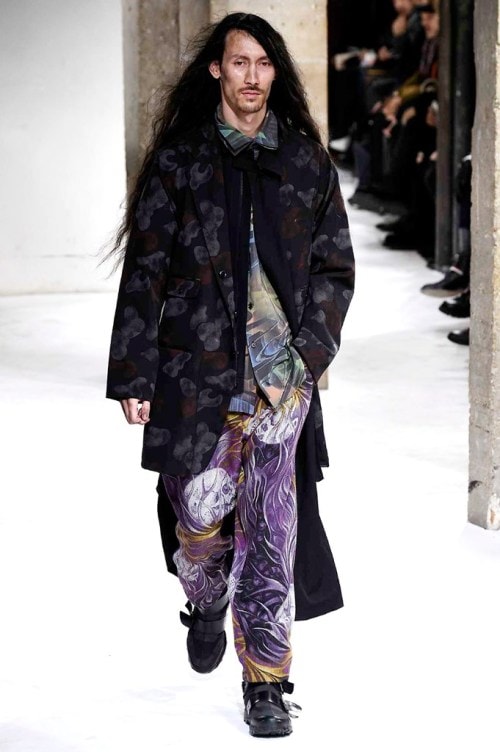 力強さと芸術性が共存する Yohji Yamamoto の2017年秋冬コレクション
