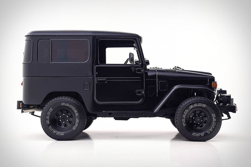 マットブラックカラーで生まれ変わった1979年製 FJ40型ランドクルーザー
