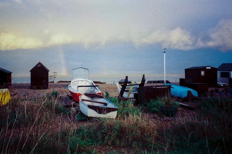 VAINL ARCHIVE と写真家・小浪次郎による写真集 footprints