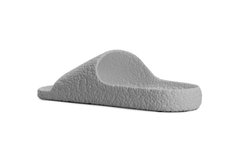 もしも アディダス の BOOST でサンダルを作ったら……？