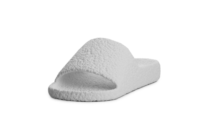 もしも アディダス の BOOST でサンダルを作ったら……？