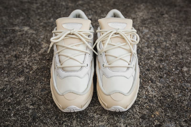 adidas x Raf Simons よりクリーム色の Ozweego Bunny がリリース