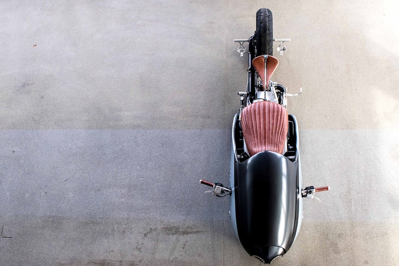 BMW K75 をカスタムした流線型バイク “Alpha”