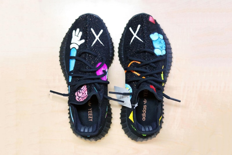 YEEZY BOOST 350 V2 KAWS