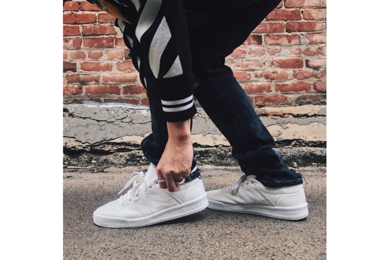 海外インフルエンサーたちがこぞって着用する最新の New Balance CRT300 にフォーカス