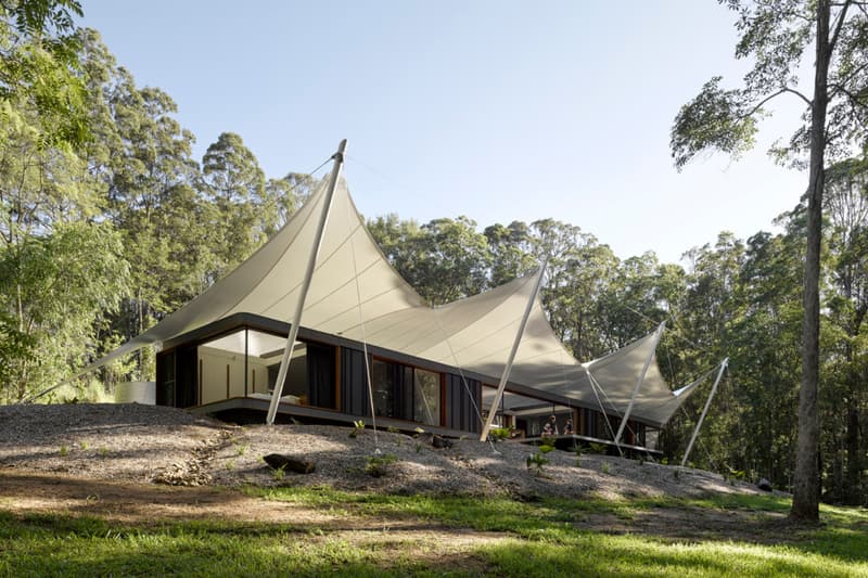 オーストラリアの大自然の中に建つ “tent house”