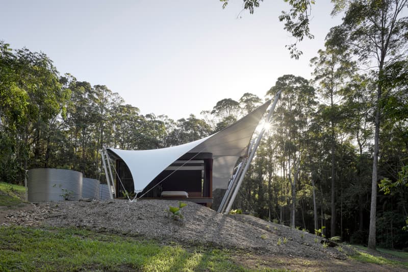 オーストラリアの大自然の中に建つ “tent house”