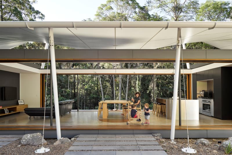 オーストラリアの大自然の中に建つ “tent house”