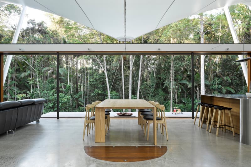 オーストラリアの大自然の中に建つ “tent house”