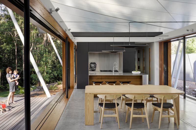 オーストラリアの大自然の中に建つ “tent house”