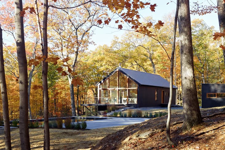 ニューヨーク州のサステイナブルなモダンキャビン