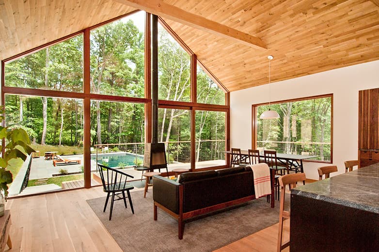 ニューヨーク州のサステイナブルなモダンキャビン