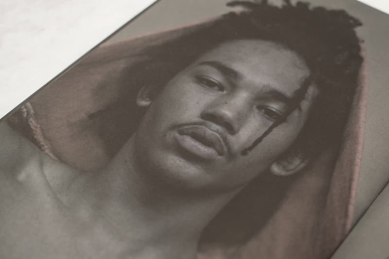 “YEEZY SEASON 5”の招待状として送られてきた服とジンの詳細