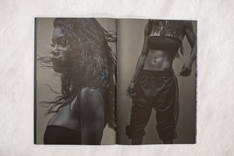 “YEEZY SEASON 5”の招待状として送られてきた服とジンの詳細