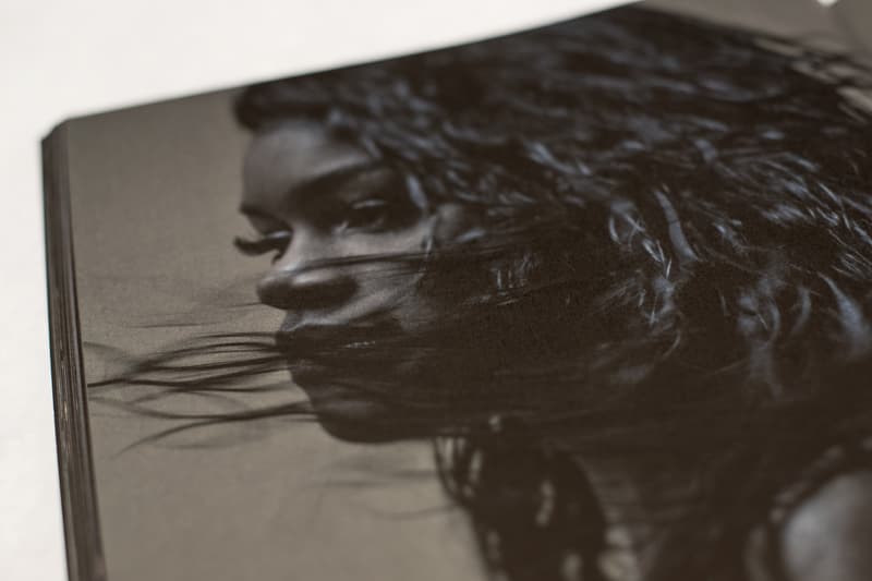 “YEEZY SEASON 5”の招待状として送られてきた服とジンの詳細