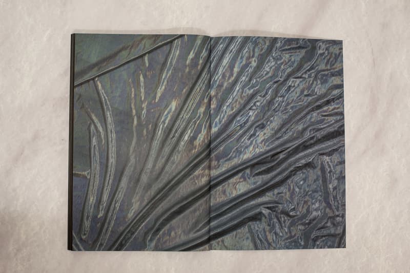 “YEEZY SEASON 5”の招待状として送られてきた服とジンの詳細