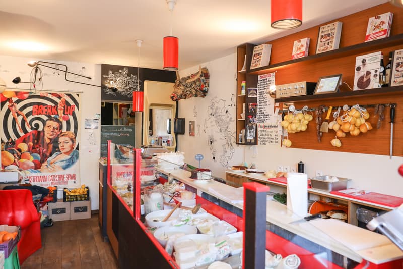 ジューシーなモッツァレラサンドイッチショップ Mmmozza が日本初上陸