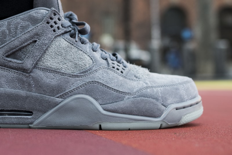 カウズ x ジョーダン コラボ Air Jordan 4 を HYPEBEAST が独占入手