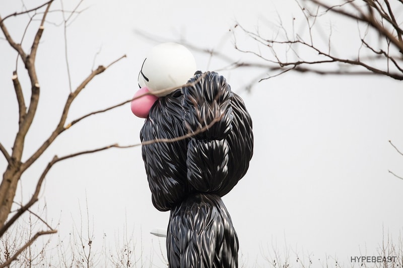 上海　 KAWS 　 “WHERE THE END STARTS”