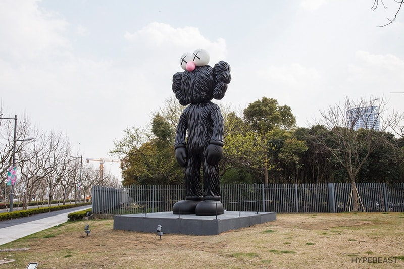 上海　 KAWS 　 “WHERE THE END STARTS”