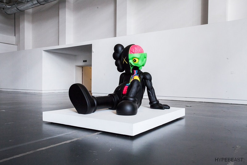 上海　 KAWS 　 “WHERE THE END STARTS”