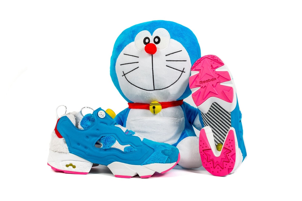 packer x atmos x reebok によるドラえもんコラボ instapump fury og pad doraemon にクロースアップ hypebeast jp