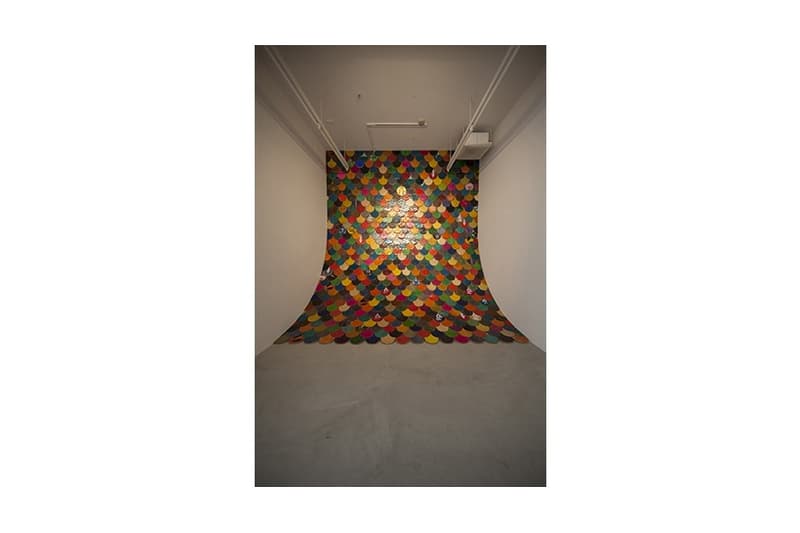 Haroshi の個展に使わなくなったスケートデッキを持って行こう