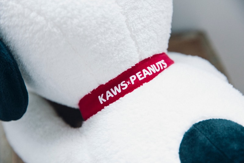 KAWS x Peanuts x Uniqlo UT コラボコレクションにラインアップするアイテムの数々をチェック