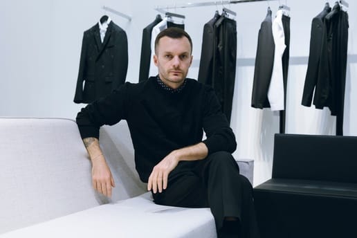 クリス・ヴァン・アッシュが Dior Homme にもたらす、ニューウェーブスピリットとは