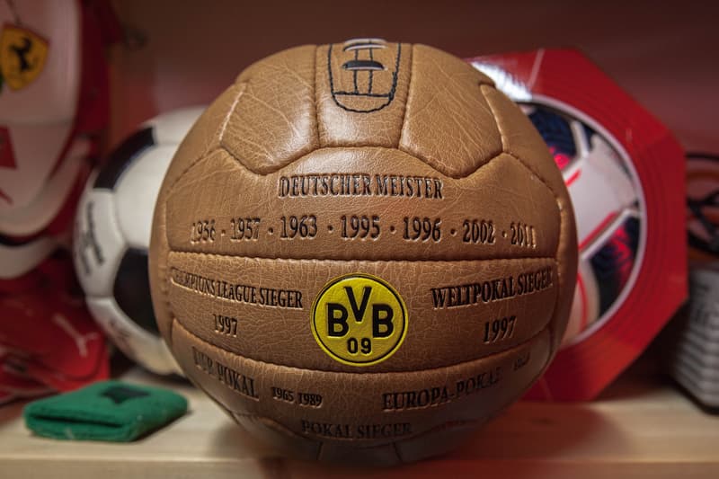 “Mr. PUMA” の異名を持つヘルムート・フィッシャーが案内する PUMA のアーカイブ保管室