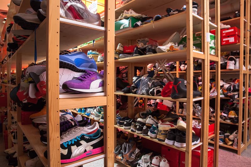 “Mr. PUMA” の異名を持つヘルムート・フィッシャーが案内する PUMA のアーカイブ保管室