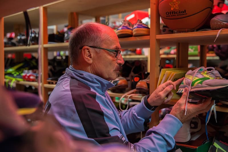 “Mr. PUMA” の異名を持つヘルムート・フィッシャーが案内する PUMA のアーカイブ保管室