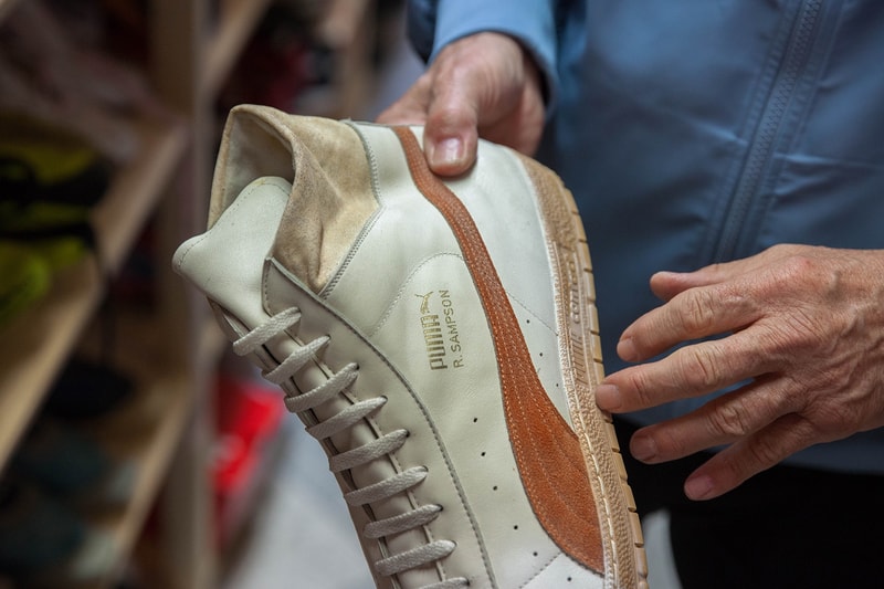 “Mr. PUMA” の異名を持つヘルムート・フィッシャーが案内する PUMA のアーカイブ保管室