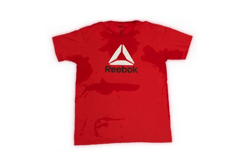 Reebok が ネットで炎上した汚れ付きジーンズを皮肉った“汗ジミ”付きTシャツを発売
