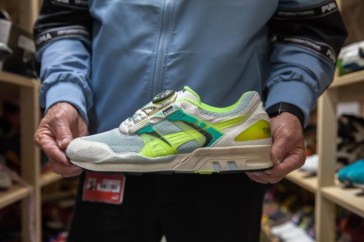 “Mr. PUMA” の異名を持つヘルムート・フィッシャーが案内する PUMA のアーカイブ保管室