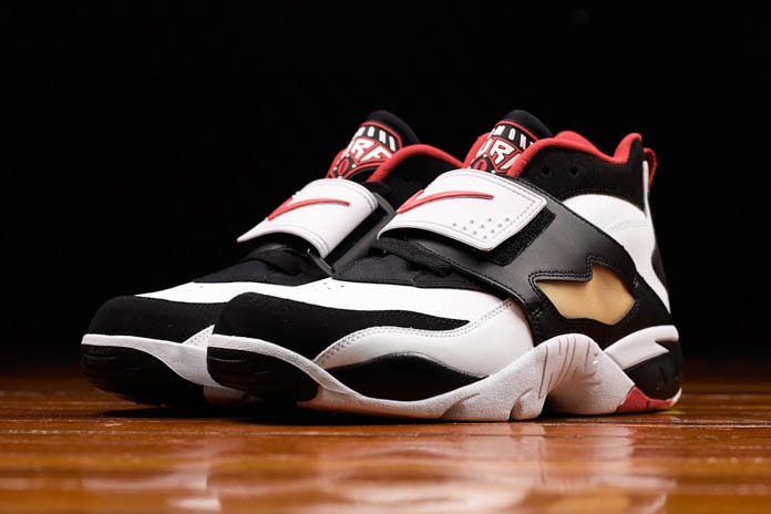 Nike の Air Diamond Turf がオリジナルカラーで復活