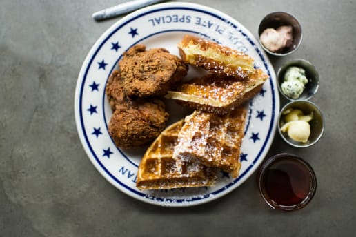 ラッパーの Nas が LA にフライドチキン&ワッフルのレストランをオープン